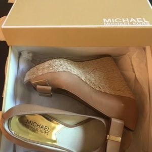 MICHAEL KORS - DARK KHAKI WEDGE